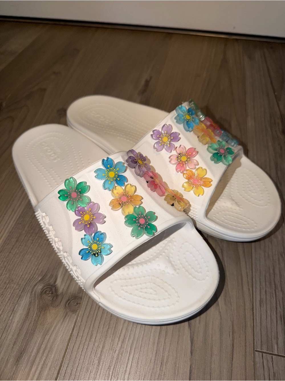 Crocs Classic White Slide Sandals with Colorful Flower Charms Women’s 10